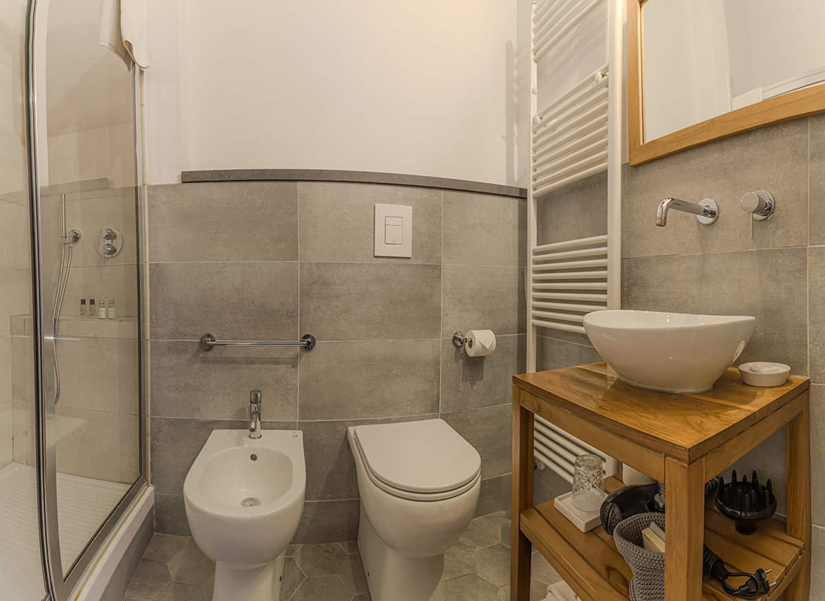 4 - WC 1
